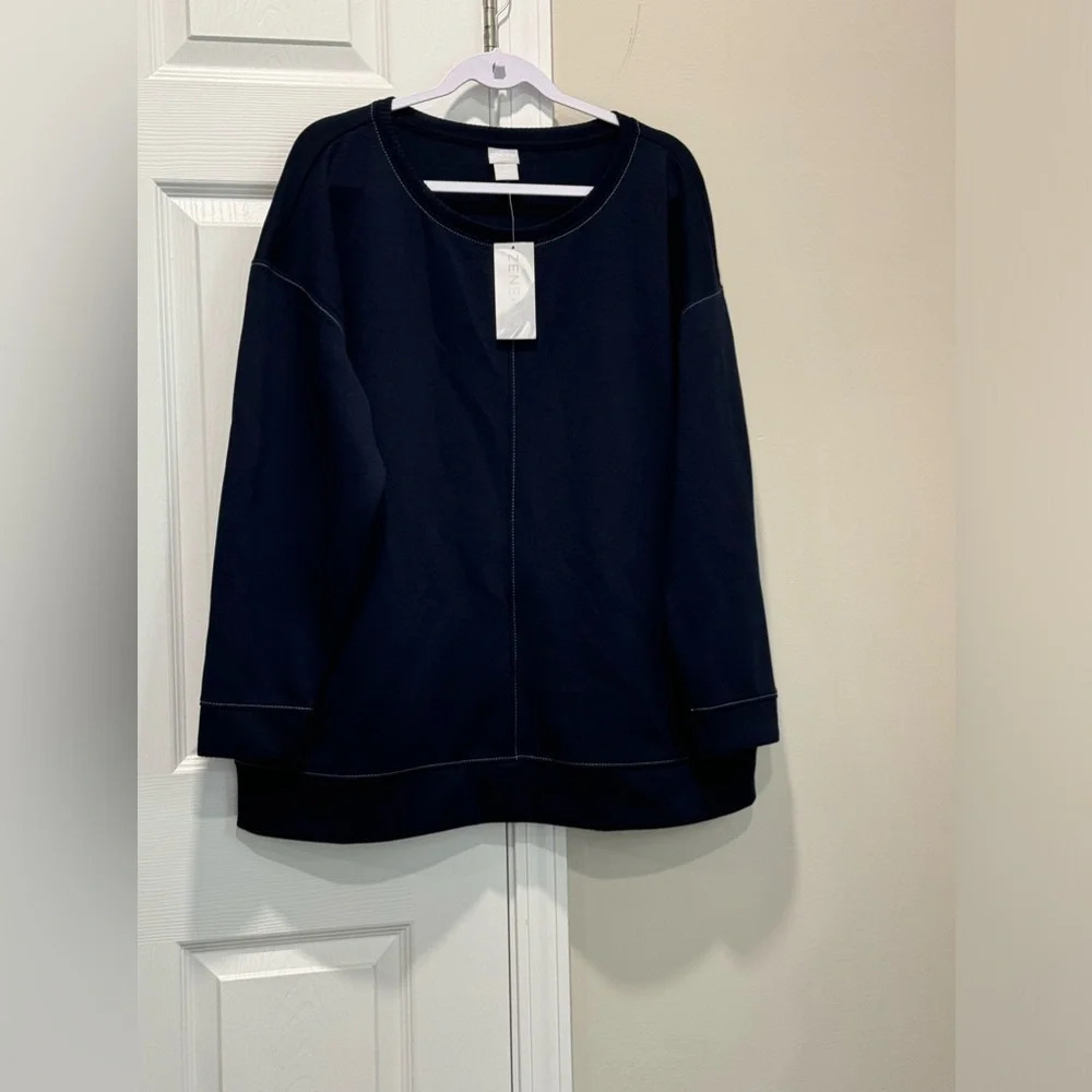 CHICO'S Zenergy Contrast Stitch
Navy Blue Tunic Sweatshirt
Sweater Size 3